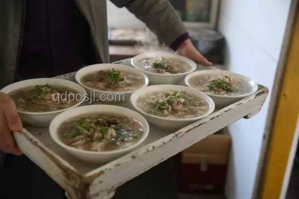 六块钱一碗的面与宴请风波：背后意义何在？